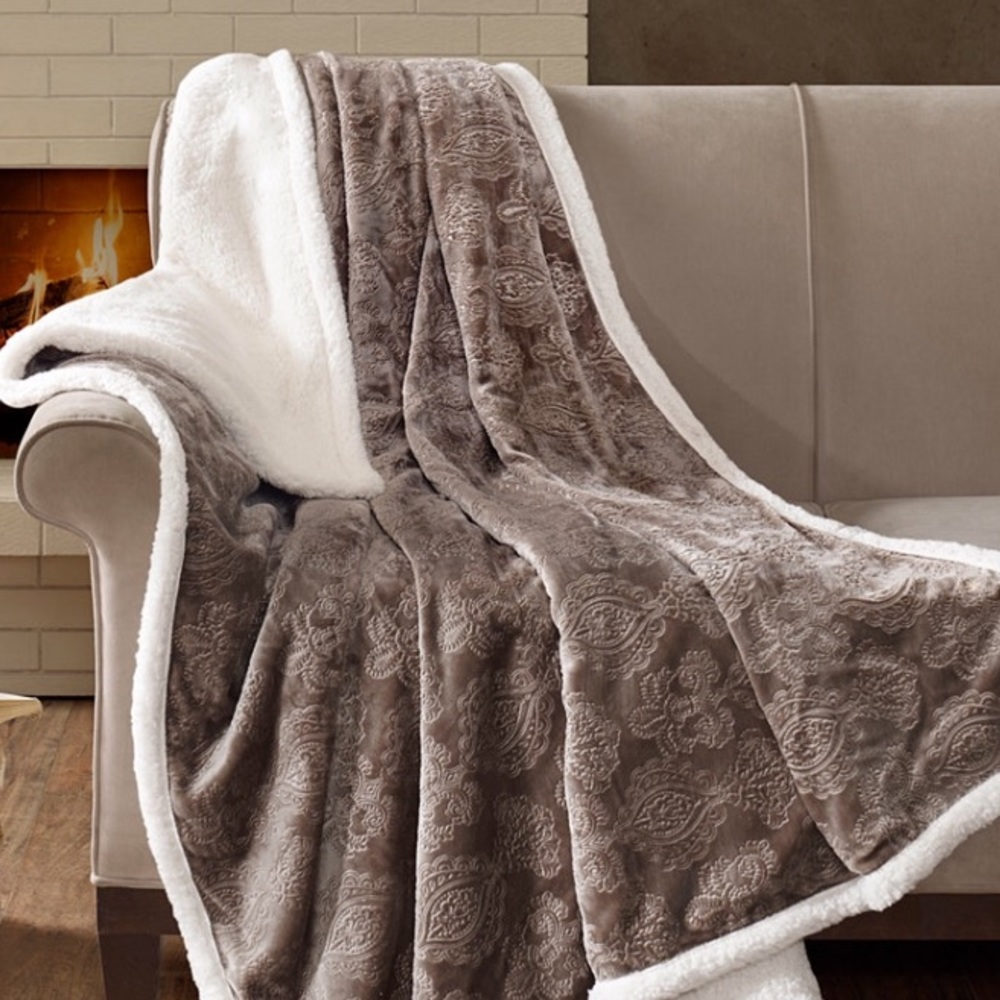 Oversized reversible embossed plush/berber throw - Picture 1 of 9